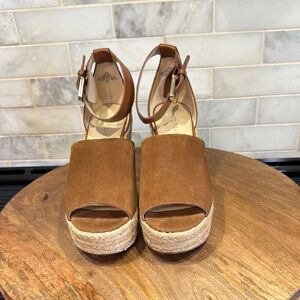 Marc Fisher Cala Medium Natural Suede Platform Sandals Worn Once
